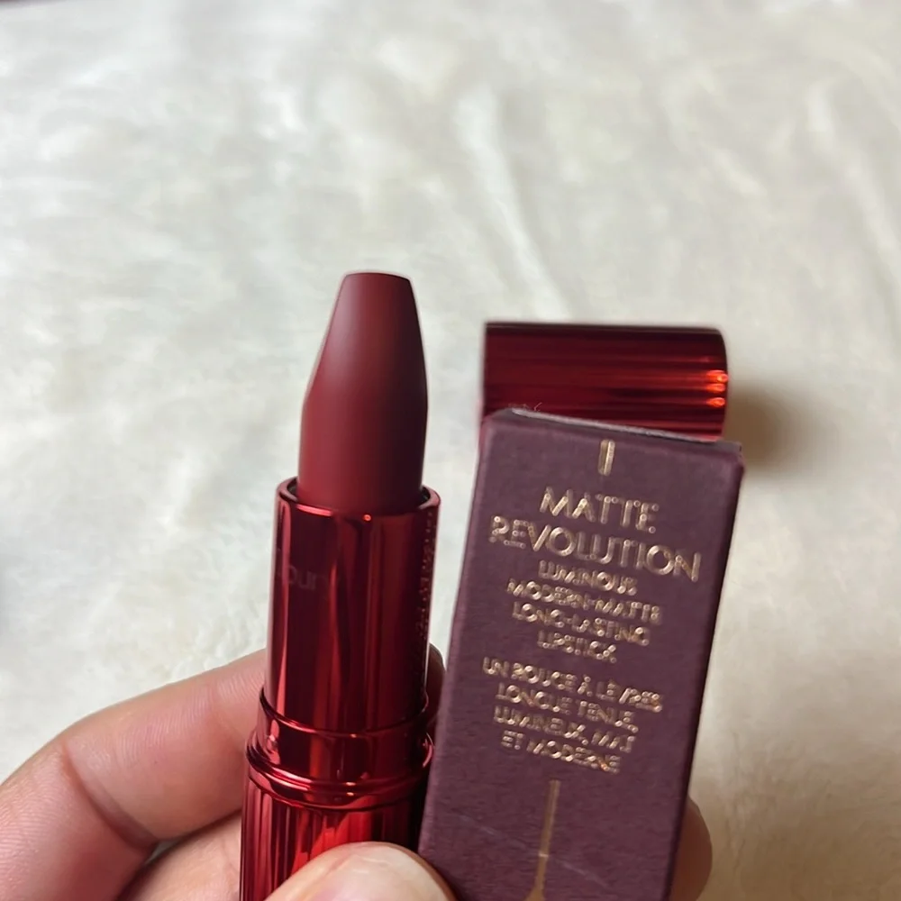 CHARLOTTE TILBURY Matte Revolution Lipstick- Cinematic Red